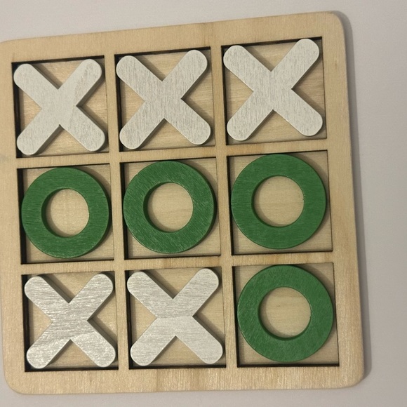 Wooden Tic Tac Tow Puzzle Game-Classic XO Strategy Board Game. Green and White. - Picture 1 of 4